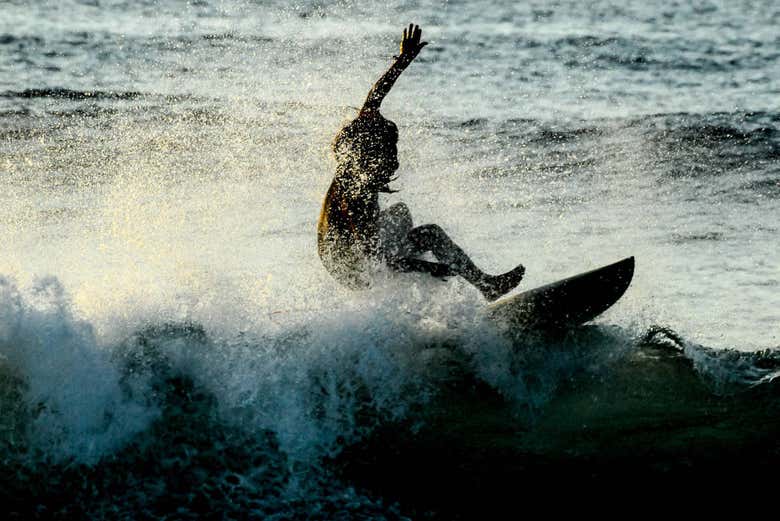 Disfrutando de la clase de surf